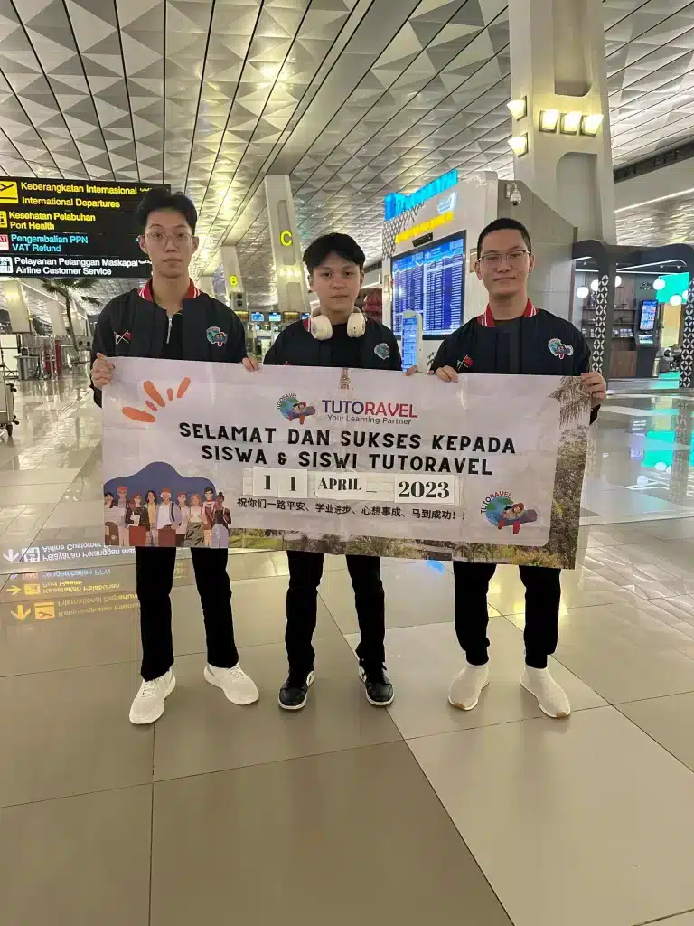 Siswa Tutoravel Berangkat Ke China