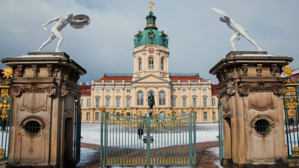 tempat wisata tur jerman ke istana charlottenburg