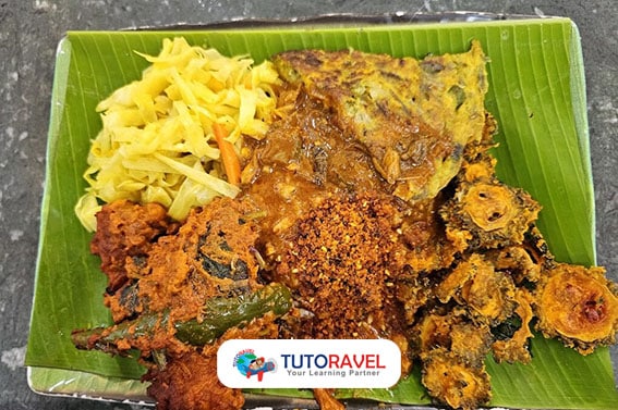 Sajian nasi kandar dengan aneka kari di Restoran Nasi Kandar Pelita Malaysia