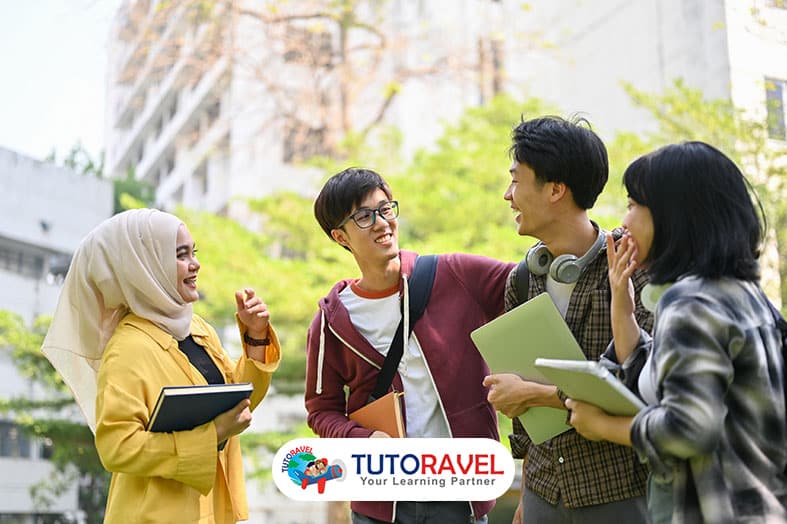 Tim multikultural startup Singapura mahasiswa internasional diskusi kolaborasi profesional