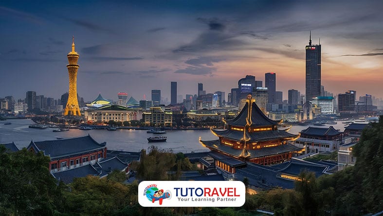 Skyline kota Qingdao Tiongkok mencerminkan kemajuan teknologi dan infrastruktur modern