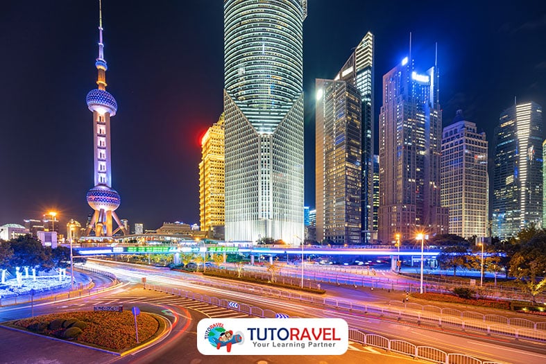 Skyline Shanghai mencerminkan kemajuan ekonomi dan peluang karier global di Tiongkok